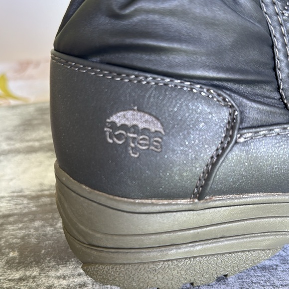 NWT woman’s totes boots - Picture 6 of 7